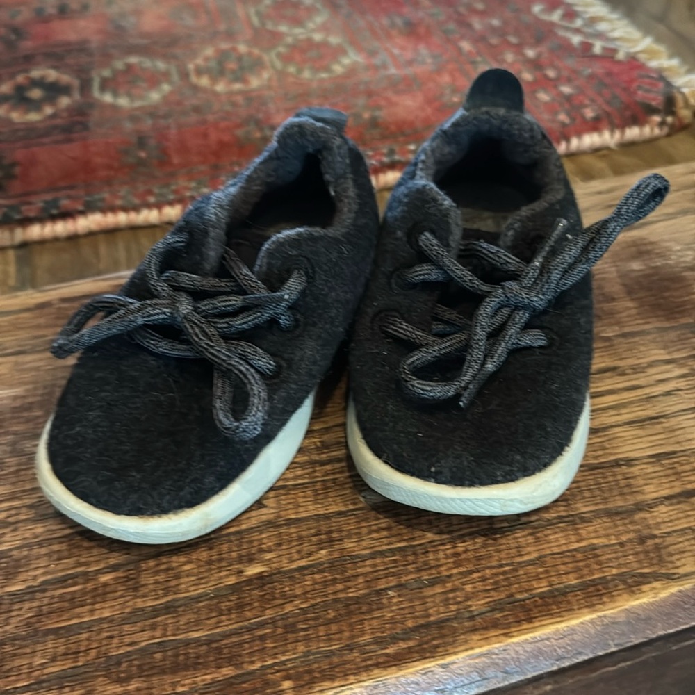 Smallbirds allbirds T6 charcoal sneakers